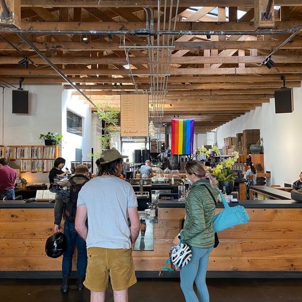 8/21/2022 tarihinde Petch P.ziyaretçi tarafından Four Barrel Coffee'de çekilen fotoğraf