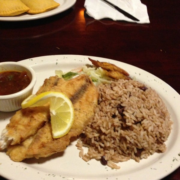 Foto tomada en Mangos Caribbean Restaurant  por Tip el 2/23/2013
