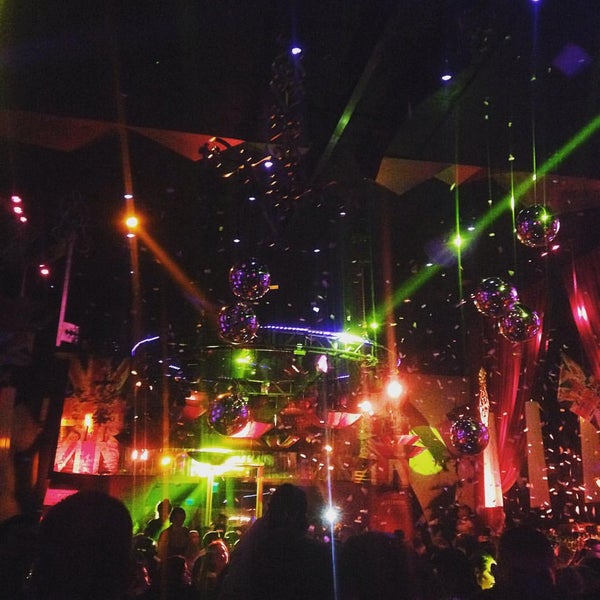 8/26/2015 tarihinde Iryna M.ziyaretçi tarafından SET Nightclub'de çekilen fotoğraf