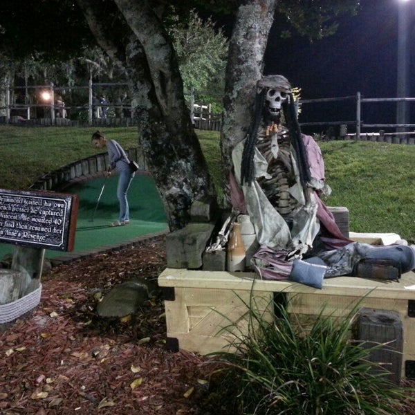 Photo taken at Pirates Cove Adventure Golf by Jānis Ē. on 12/11/2015