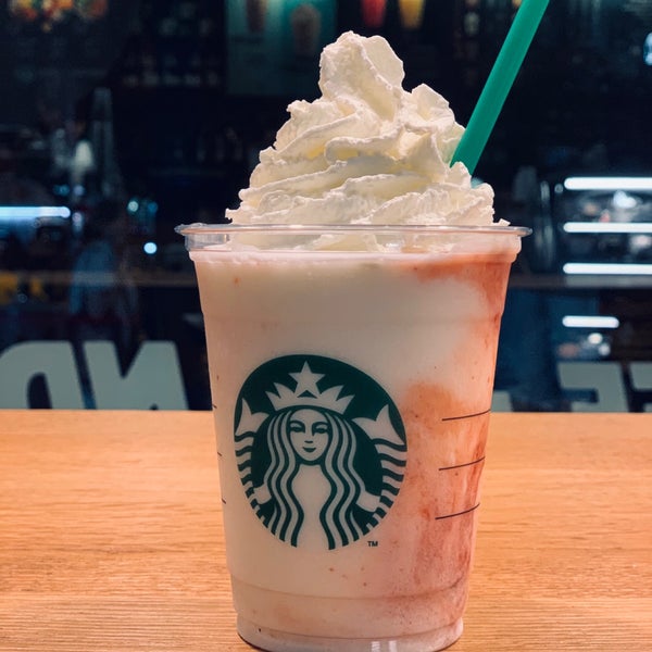 Foto tomada en Starbucks  por Atheer el 8/6/2019