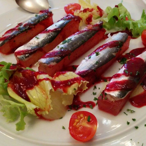 Das Foto wurde bei Restaurant La Salseta von Eloi G. am 8/24/2014 aufgenommen
