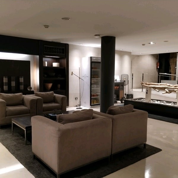 Photo taken at Hotel Vilamarí by Eloi G. on 10/12/2021