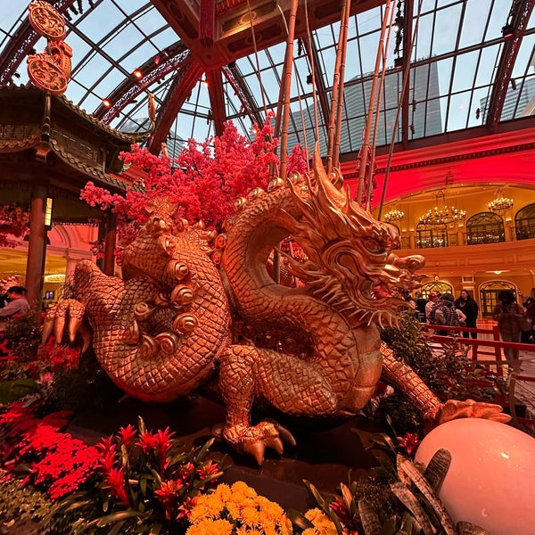 Photo taken at Bellagio Conservatory &amp; Botanical Gardens by Toeyy&#39; on 2/13/2024