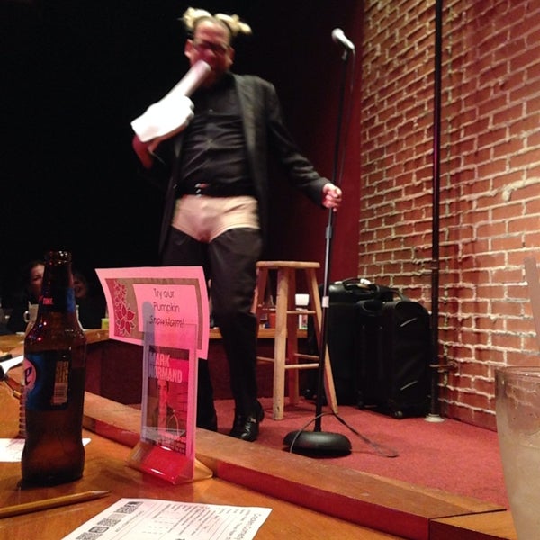 Foto diambil di Crackers Comedy Club oleh Lamon S. pada 11/17/2013