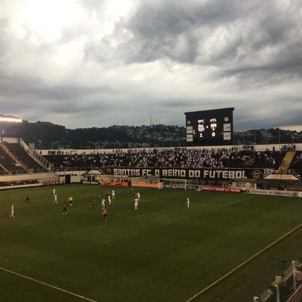 Photo taken at Estádio Urbano Caldeira (Vila Belmiro) by Joao Victor N. on 10/22/2017