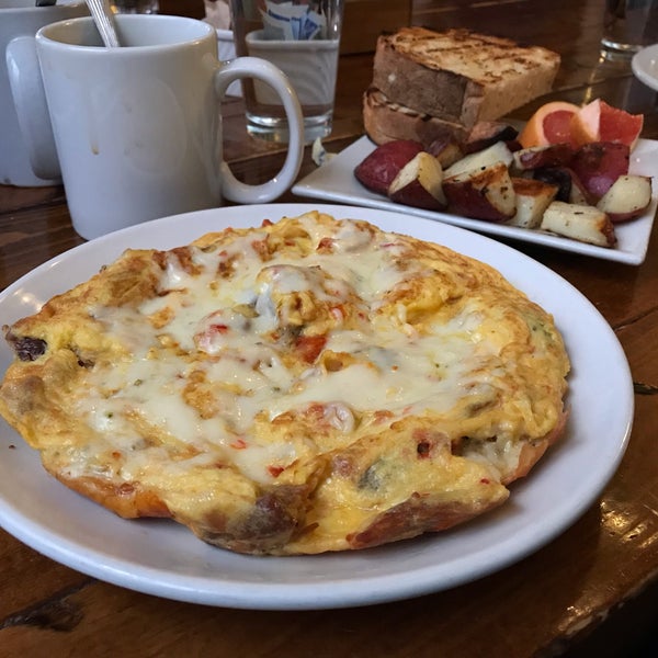 3/10/2019 tarihinde Sunita M.ziyaretçi tarafından Americana Restaurant'de çekilen fotoğraf