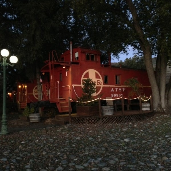 Photo taken at Featherbed Railroad Bed &amp; Breakfast by Peregrinator on 12/31/2012
