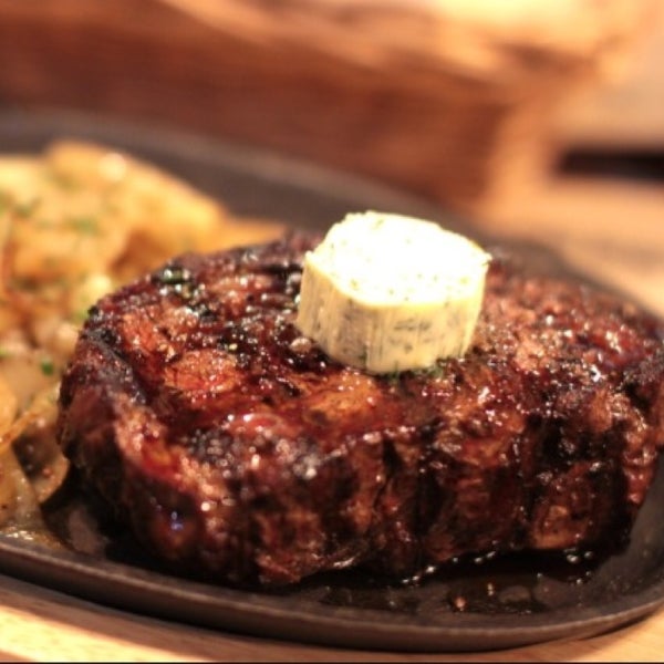 Foto tirada no(a) Buffalo Steak House por Sergey L. em 8/9/2014
