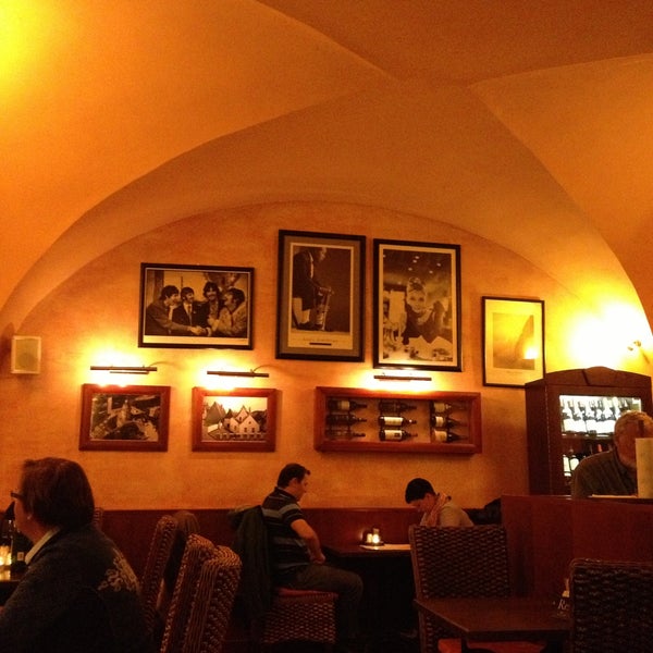 Foto scattata a Papa&#39;s Living Restaurant da Kowit P. il 5/10/2013