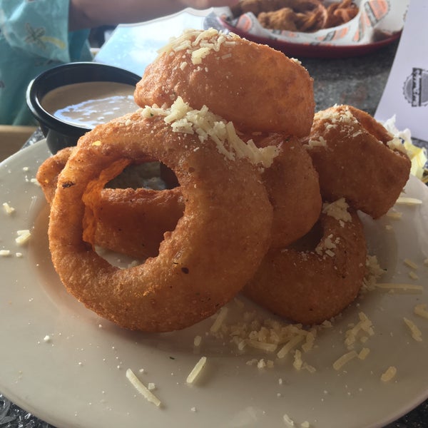 The onion rings are delicious 😋
