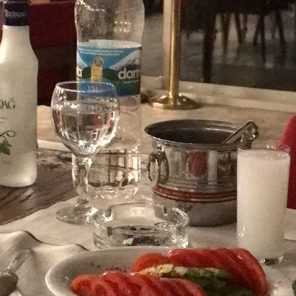 Das Foto wurde bei Köşebaşı Laleli Darkhill Hotel von Hayel&amp;Düş am 4/19/2017 aufgenommen