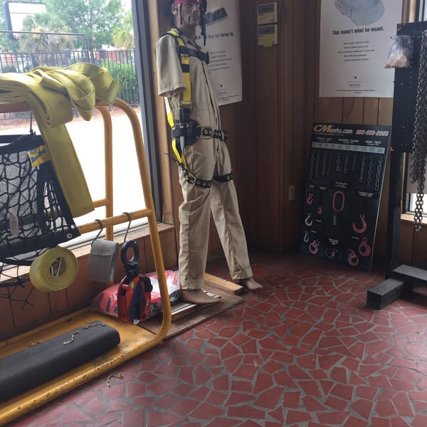 Carolina's Rigging Hardware Store in Southeastern Columbia