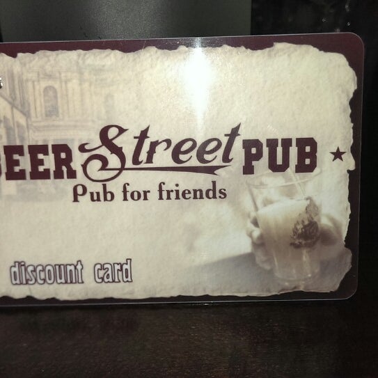 Foto tirada no(a) Beer Street Pub por Irina L. em 6/22/2014