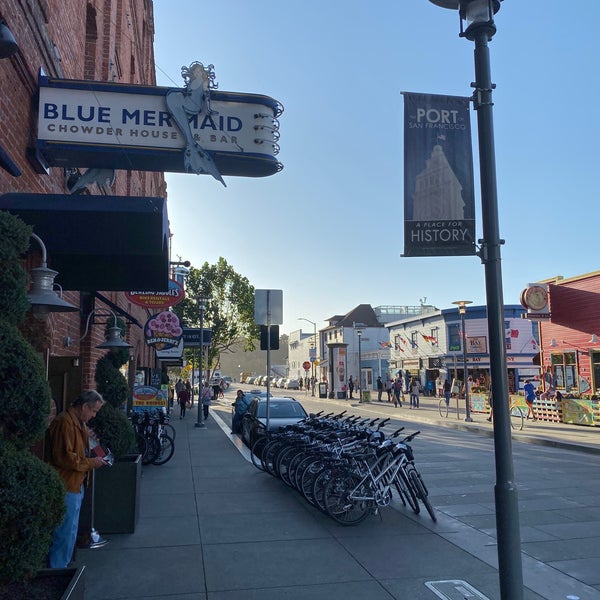 Photo taken at Blue Mermaid Chowder House &amp; Bar by Ruslan A. on 10/10/2019