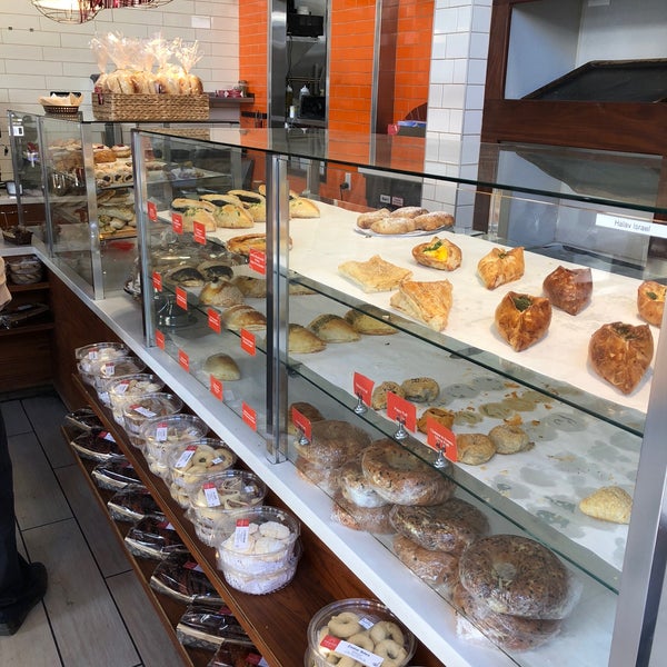 6/21/2018 tarihinde Ruslan A.ziyaretçi tarafından Frena Bakery and Cafe'de çekilen fotoğraf