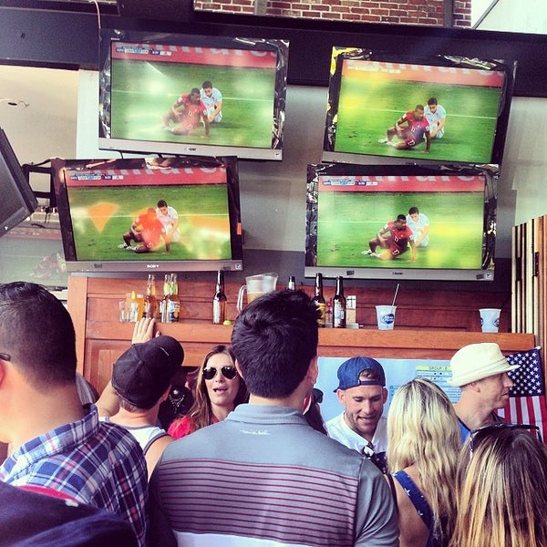 6/22/2014 tarihinde Alexa E.ziyaretçi tarafından Rudy&#39;s Pub and Grill'de çekilen fotoğraf