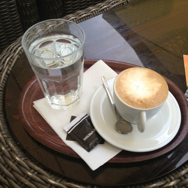 9/9/2013에 Mato K.님이 Cafe N More Nespresso에서 찍은 사진