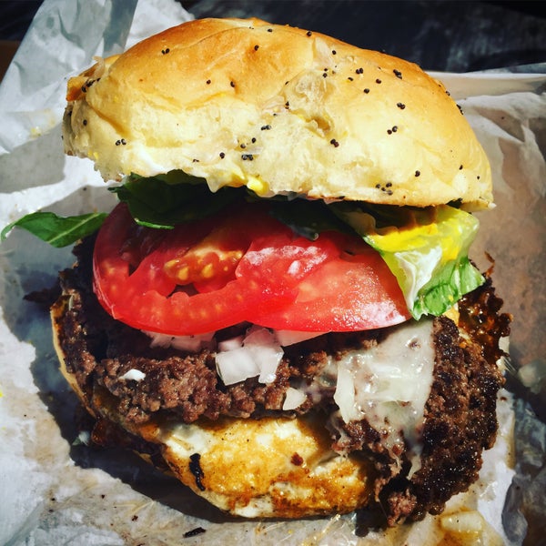Foto scattata a Krazy Jim&#39;s Blimpy Burger da Alvin V. il 8/23/2019