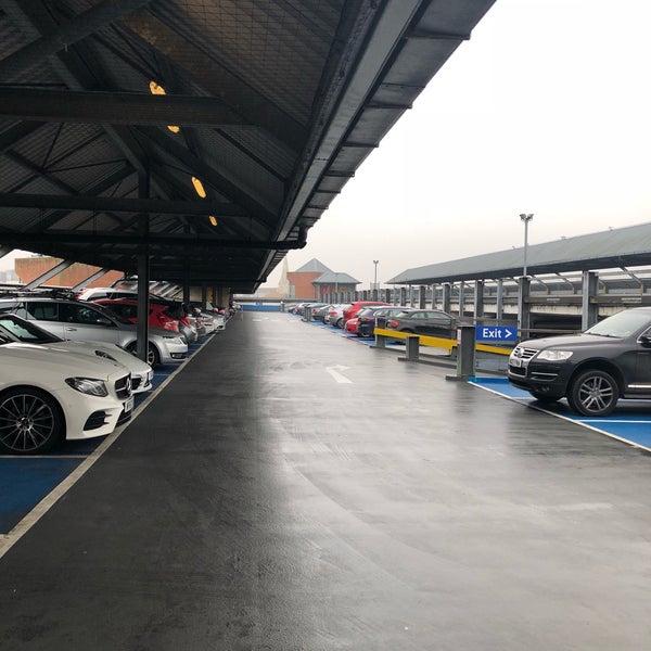 parking kereta di senai airport Alexander Peake