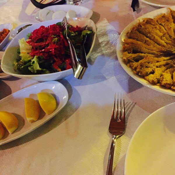 Das Foto wurde bei İskele Et &amp; Balık Restaurant von Onur Sercan ş. am 2/18/2018 aufgenommen