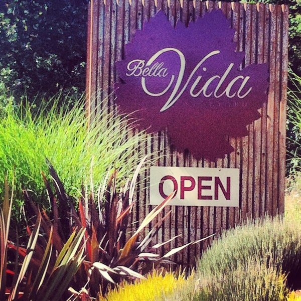 รูปภาพถ่ายที่ Bella Vida Vineyard โดย Yennie B. เมื่อ 7/11/2013