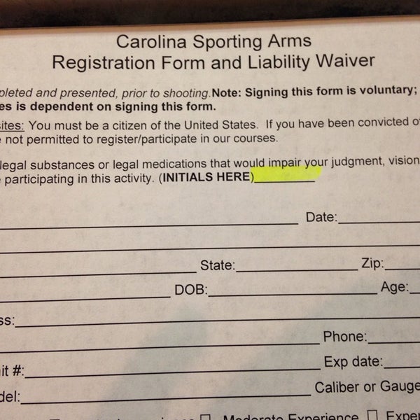 รูปภาพถ่ายที่ Carolina Sporting Arms โดย Sarah V. เมื่อ 4/19/2014