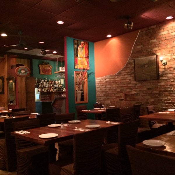 Rocco's Plum Tomato Italian Restaurant in Toronto