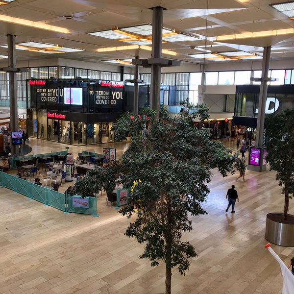 Das Foto wurde bei Winkelcentrum Zuidplein von Petri am 8/26/2017 aufgenommen