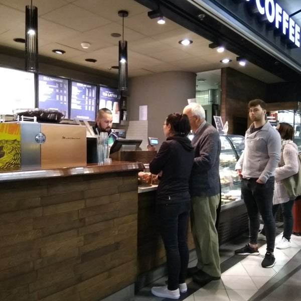 Foto scattata a Starbucks da Petri il 4/13/2018