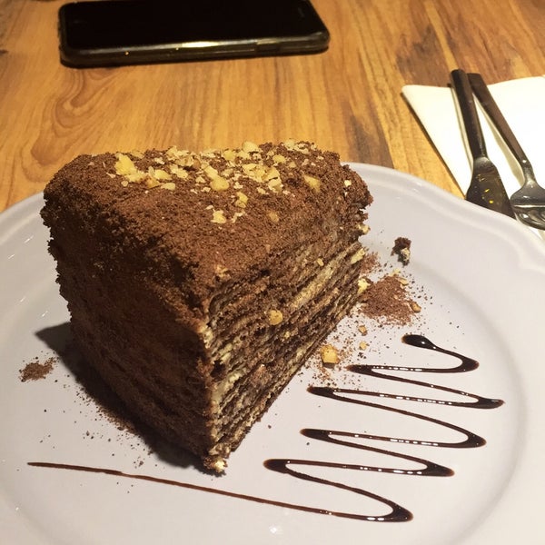 Photo taken at Loccake Cafe &amp; Cakes Rus Pastaları by Betül Ö. on 9/9/2019