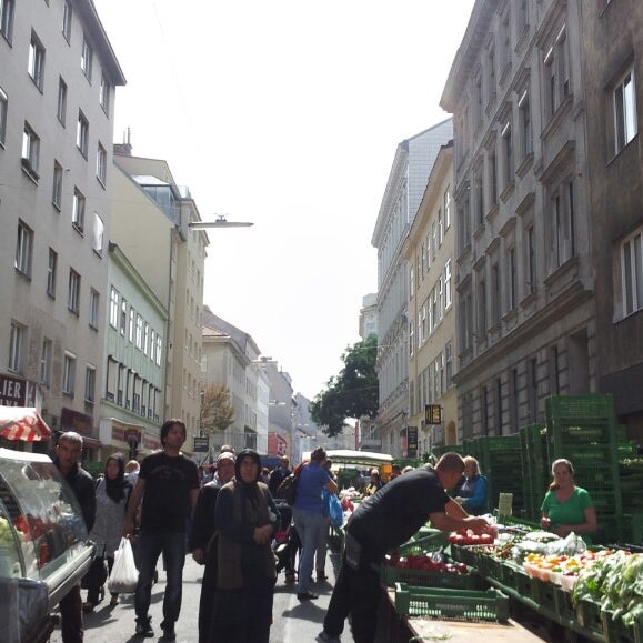 Foto diambil di Viktor-Adler-Markt oleh Anna Genial L. pada 9/18/2014