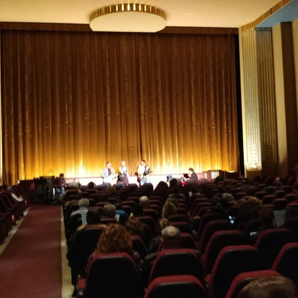 Foto diambil di The Senator Theatre oleh David T. pada 2/23/2018