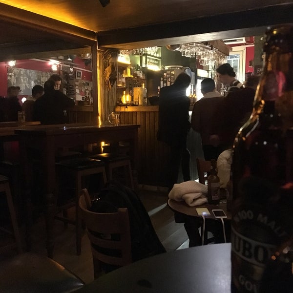 รูปภาพถ่ายที่ Cinatı Cafe &amp; Bar โดย Emre A. เมื่อ 12/7/2018
