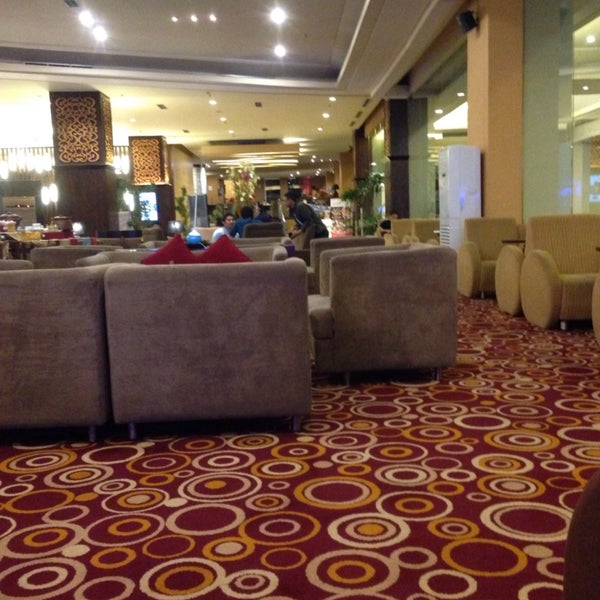 A nice place for smoker to have a chit-chat at lobby cafe..
