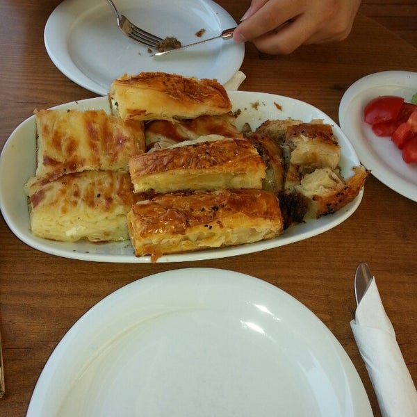 Foto scattata a Sini Ev Boregi - Baklava &amp; Kafeterya da Ali C. il 9/1/2013