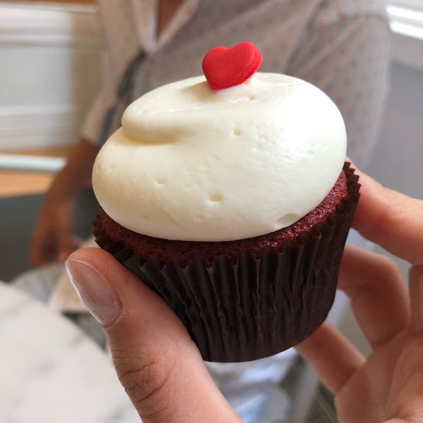 Photo taken at Georgetown Cupcake by Andra C. on 6/24/2018