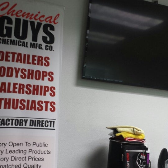 8/23/2013 tarihinde P@ko E.ziyaretçi tarafından Chemical Guys - Auto Detailing Supplies &amp; Car Wash Chemicals'de çekilen fotoğraf
