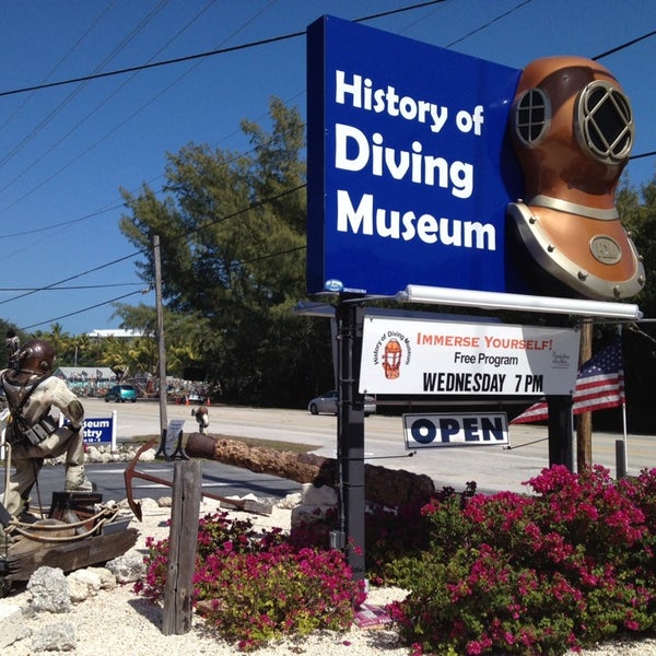 Foto scattata a History of Diving Museum da Ted H. il 3/17/2014