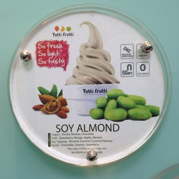 9/28/2013 tarihinde Israel A.ziyaretçi tarafından Tutti Frutti Frozen Yogurt'de çekilen fotoğraf