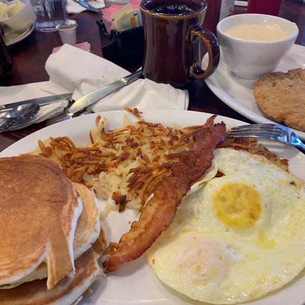 Photo taken at McCoy&#39;s Restaurant by Trixie M. on 4/21/2019