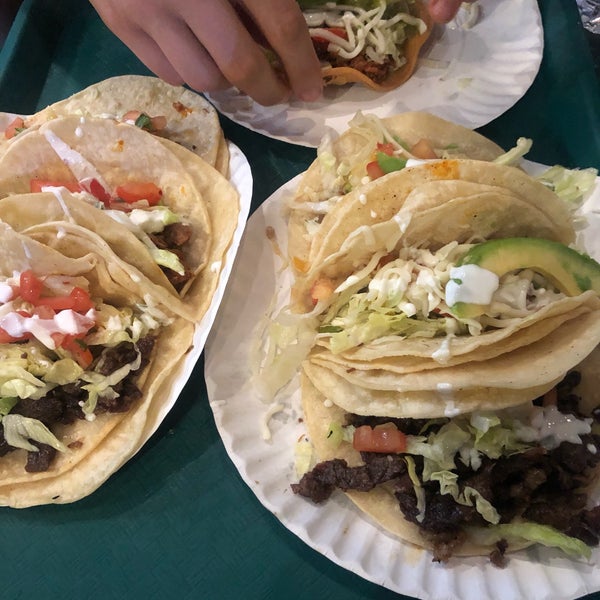 รูปภาพถ่ายที่ Tortilleria Mexicana Los Hermanos โดย Mary L. เมื่อ 8/11/2019