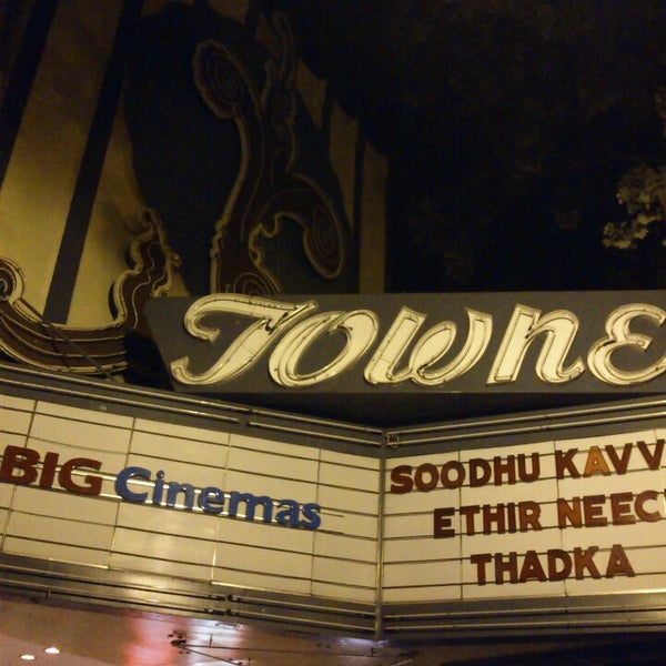 Foto tomada en Towne 3 Cinemas  por Ram K. el 6/16/2013