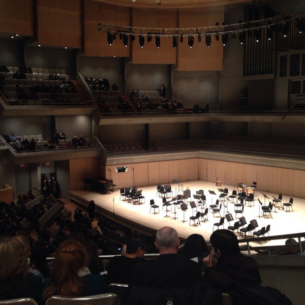 1/25/2014 tarihinde Яна Я.ziyaretçi tarafından Toronto Symphony Orchestra'de çekilen fotoğraf
