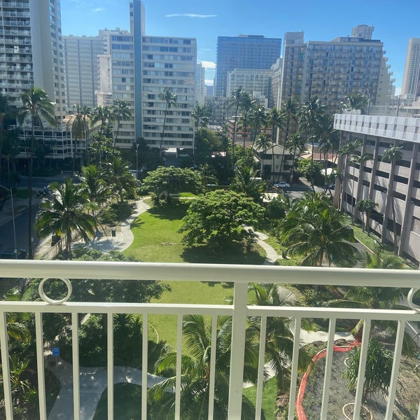 Foto scattata a Courtyard by Marriott Waikiki Beach da James G. il 10/10/2022