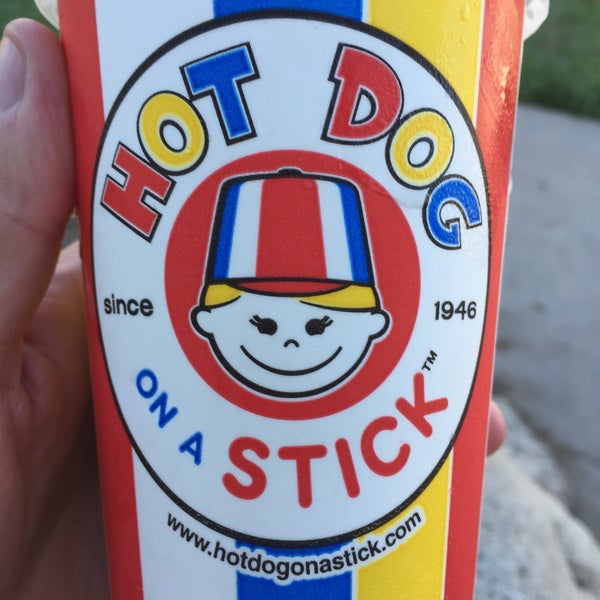 Foto diambil di Hot Dog on a Stick oleh James G. pada 10/6/2017