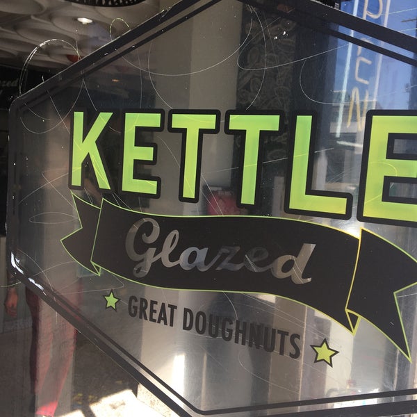 Photo taken at Kettle Glazed Doughnuts by James G. on 2/11/2020