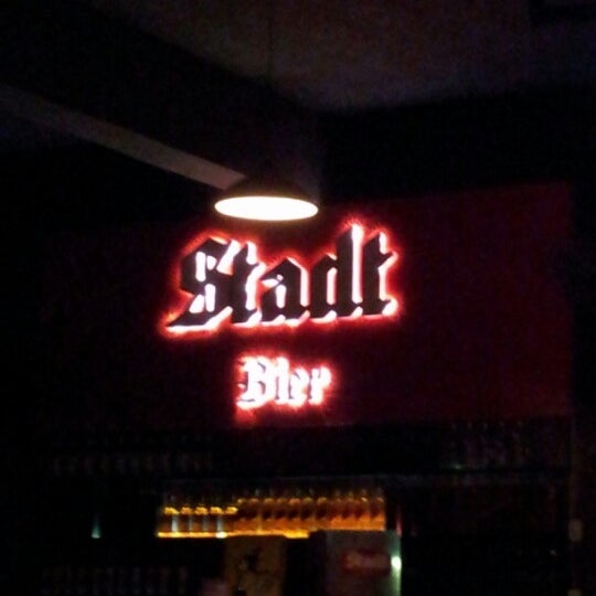 Photo taken at Stadt Bier by Marlon S. on 1/4/2013