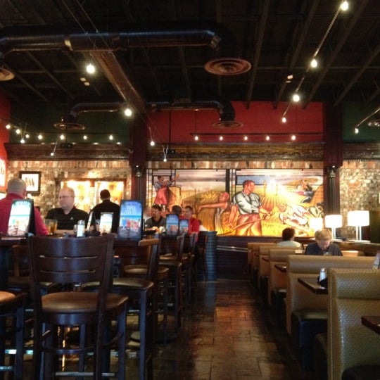 รูปภาพถ่ายที่ BJ&#39;s Restaurant &amp; Brewhouse โดย Todd M. เมื่อ 8/22/2012