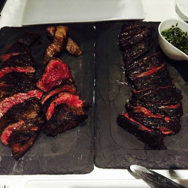 Foto scattata a 212 Steakhouse da Jennifer il 9/24/2015